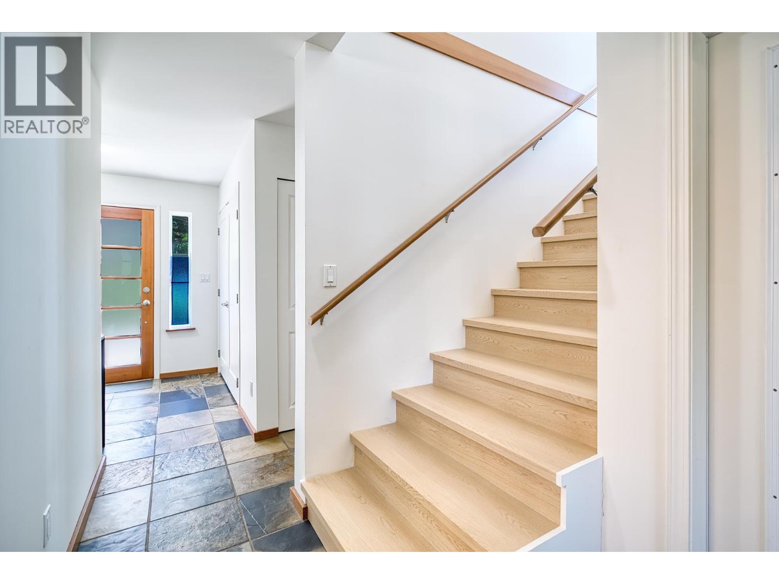 4873 LAUREL AVENUE, Sechelt