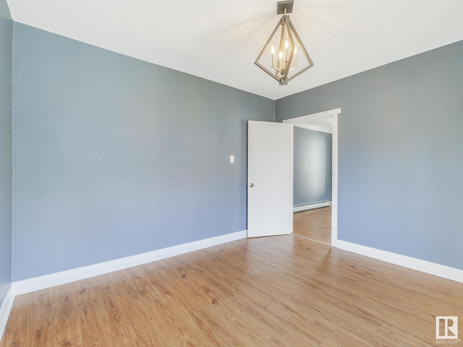 Photo 6 of 9638 106 Av Nw, Edmonton AB
