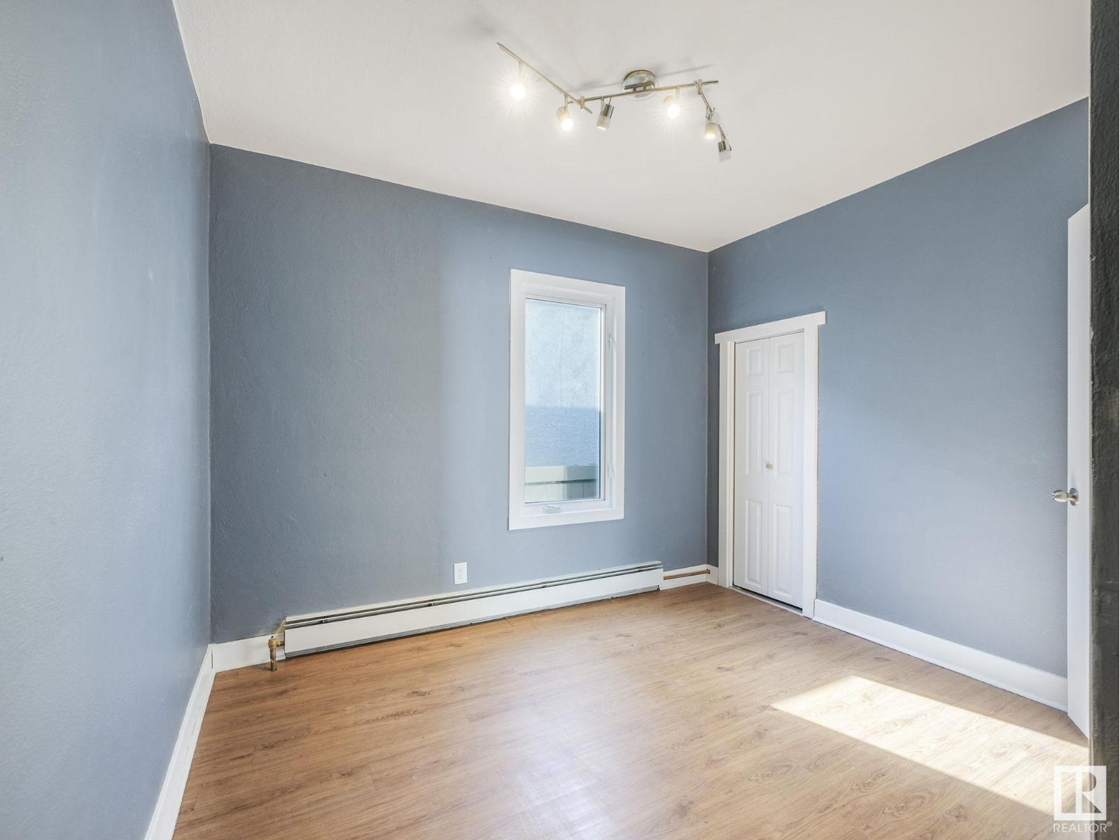 Photo 1 of 9638 106 Av Nw, Edmonton AB