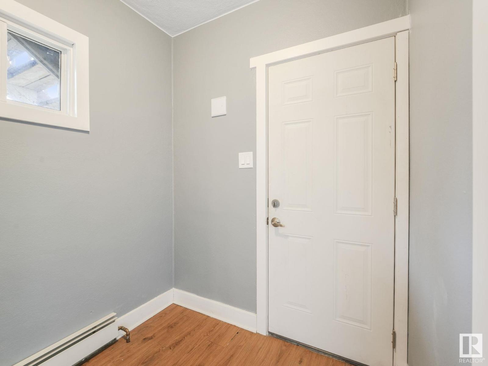 Photo 2 of 9638 106 Av Nw, Edmonton AB