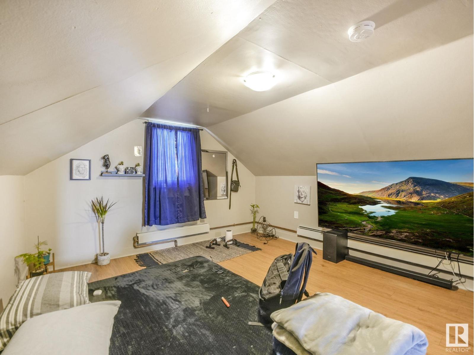 Photo 11 of 9638 106 Av Nw, Edmonton AB