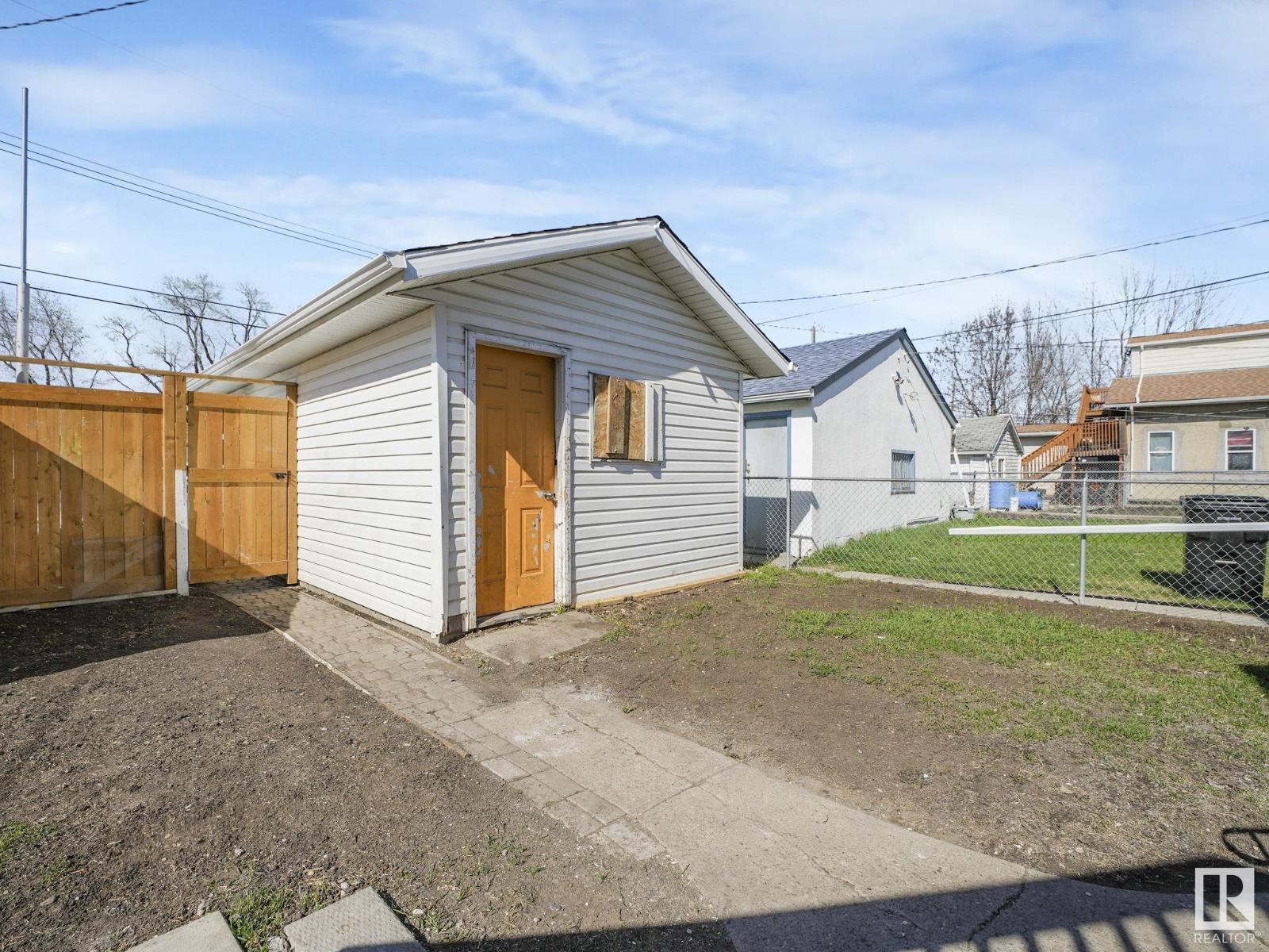 Photo 7 of 9638 106 Av Nw, Edmonton AB