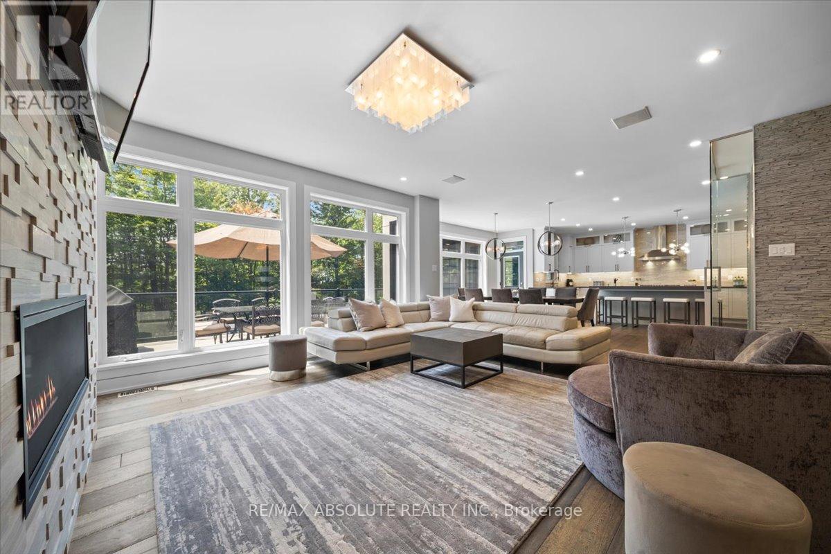 Photo 12 of 144 Derbeyshire Street, Ottawa ON