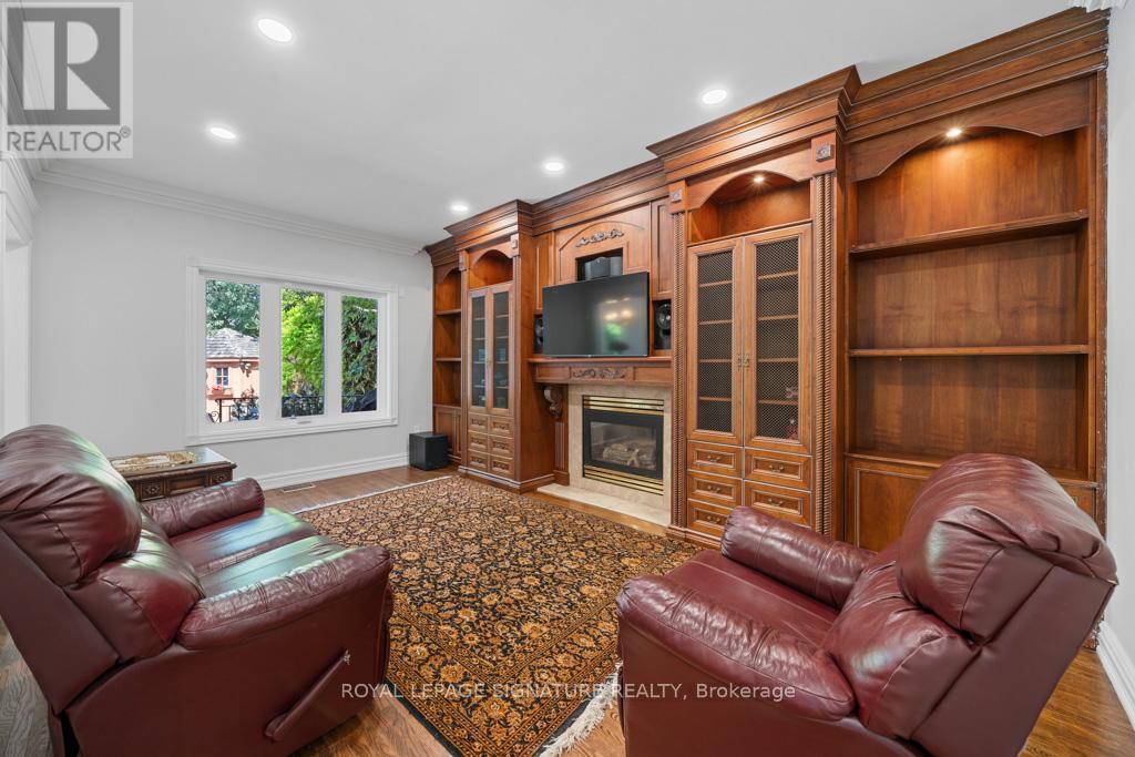 Photo 25 of 95 Shaftsbury Avenue, Richmond Hill ON