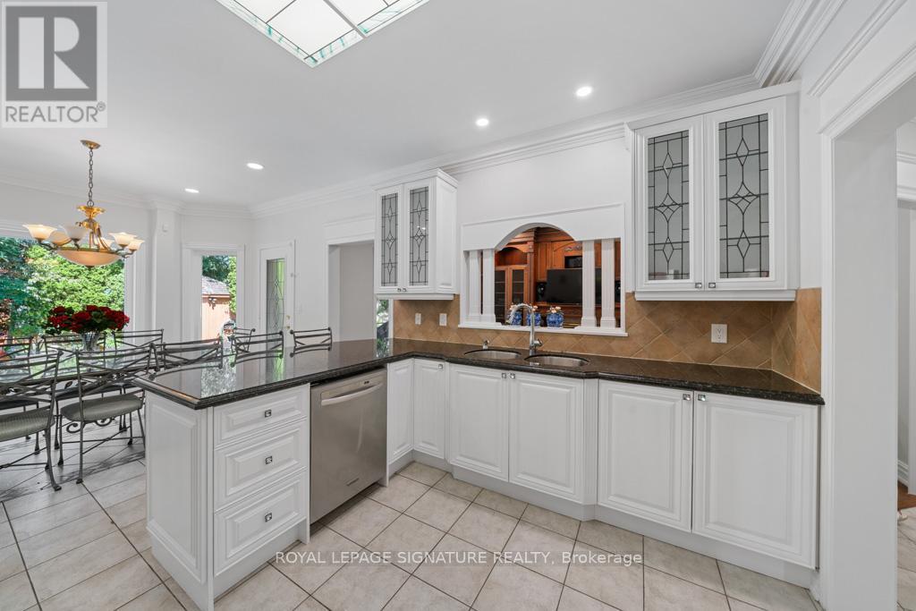 Photo 29 of 95 Shaftsbury Avenue, Richmond Hill ON