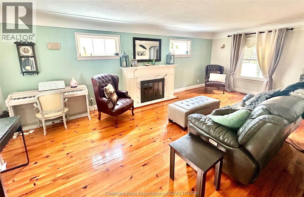 Photo 8 of 53 Phyllis Avenue, Chatham ON