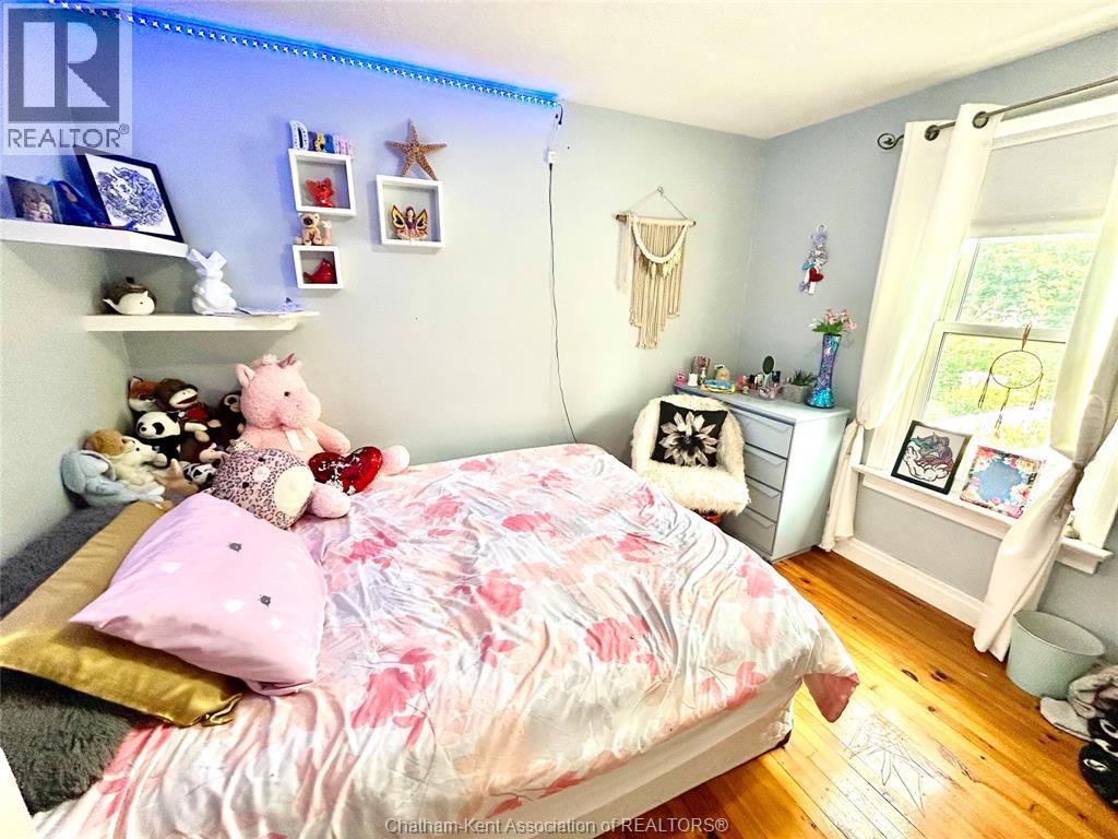 Photo 13 of 53 Phyllis Avenue, Chatham ON
