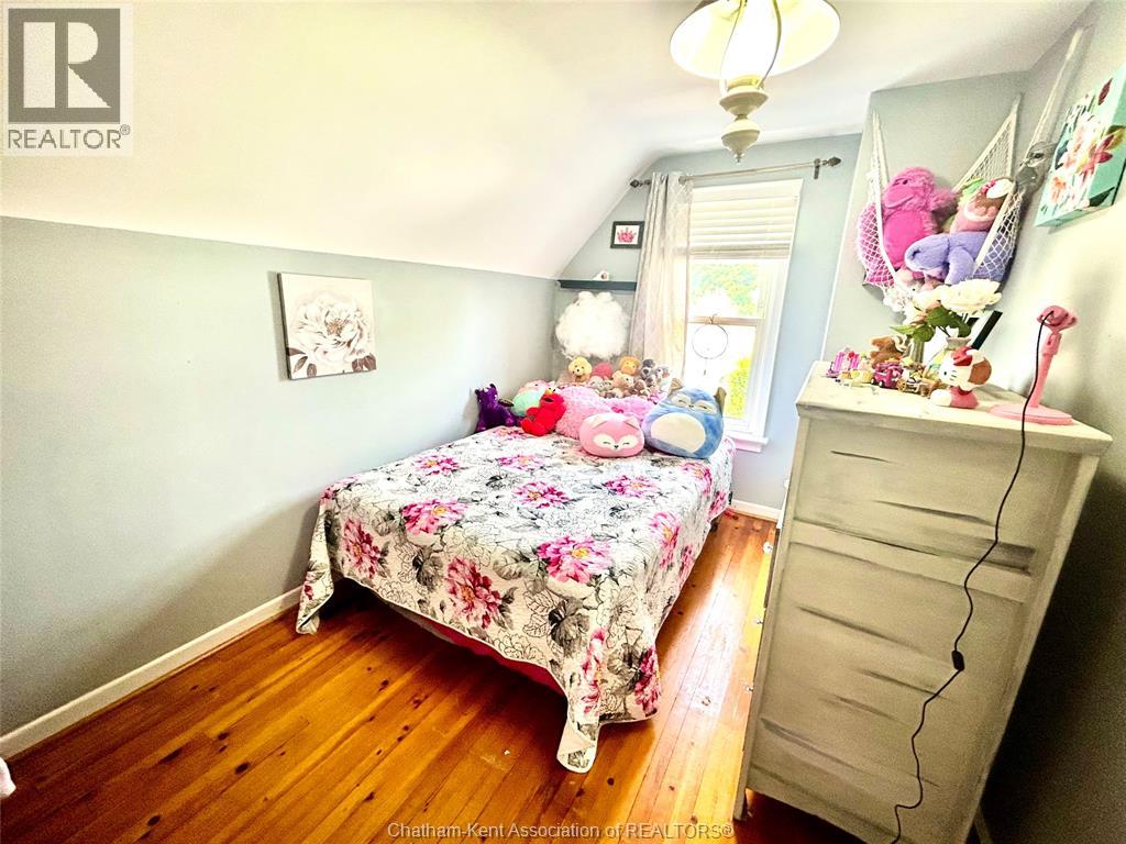 Photo 12 of 53 Phyllis Avenue, Chatham ON