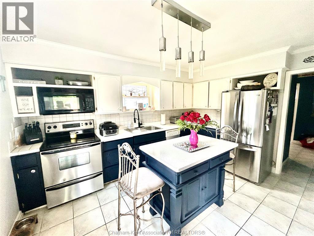 Photo 5 of 53 Phyllis Avenue, Chatham ON