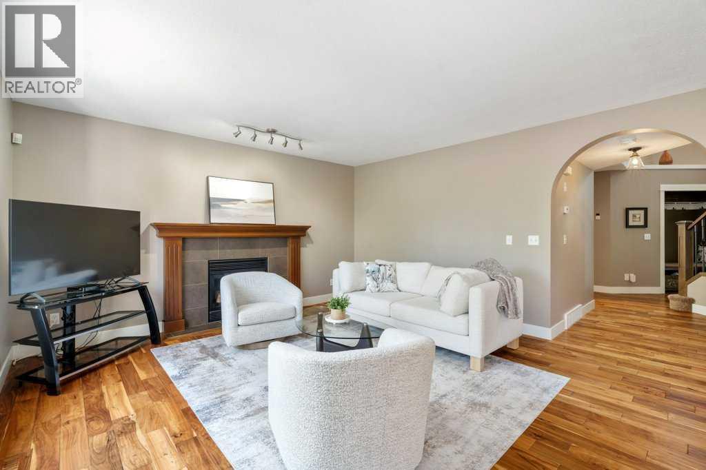 Photo 15 of 52 Bow Ridge Crescent, Cochrane AB
