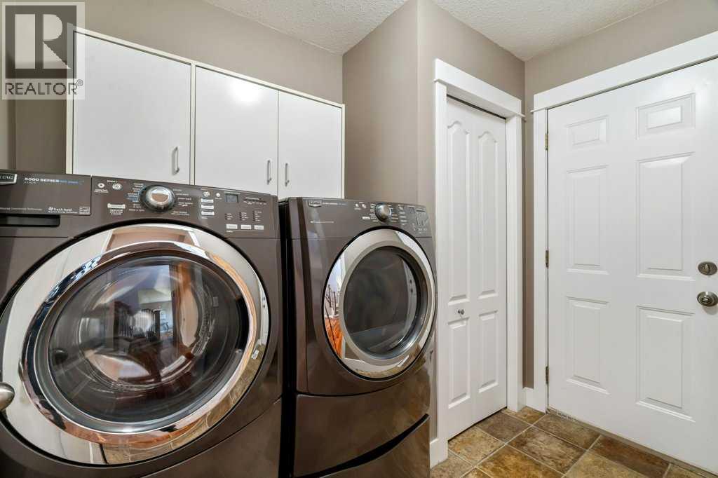 Photo 18 of 52 Bow Ridge Crescent, Cochrane AB