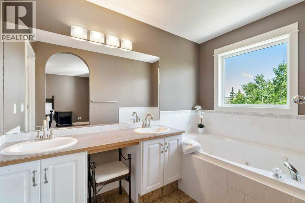 Photo 24 of 52 Bow Ridge Crescent, Cochrane AB