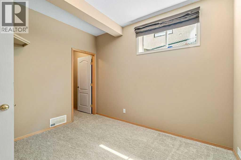 Photo 41 of 52 Bow Ridge Crescent, Cochrane AB