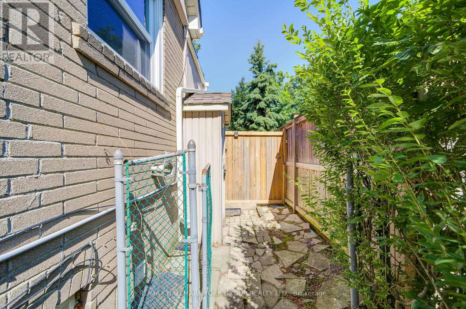 Photo 30 of 26 Gregory Street, Brampton ON