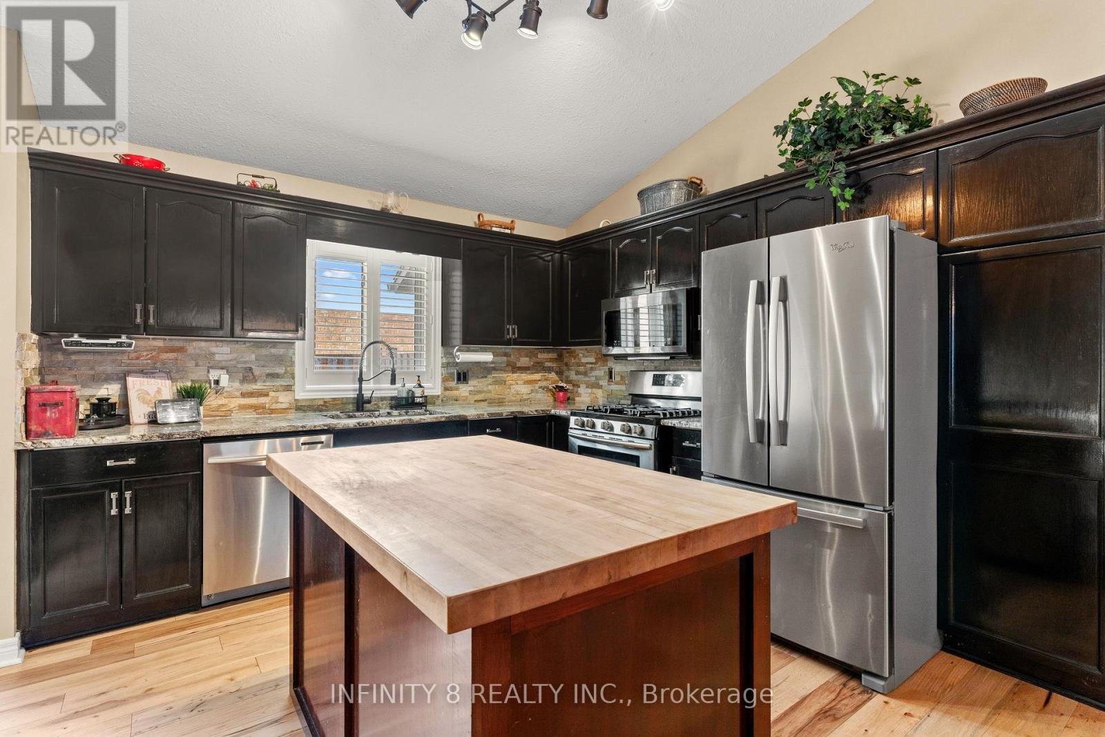 Photo 9 of 7745 Bishop Avenue, Niagara Falls ON