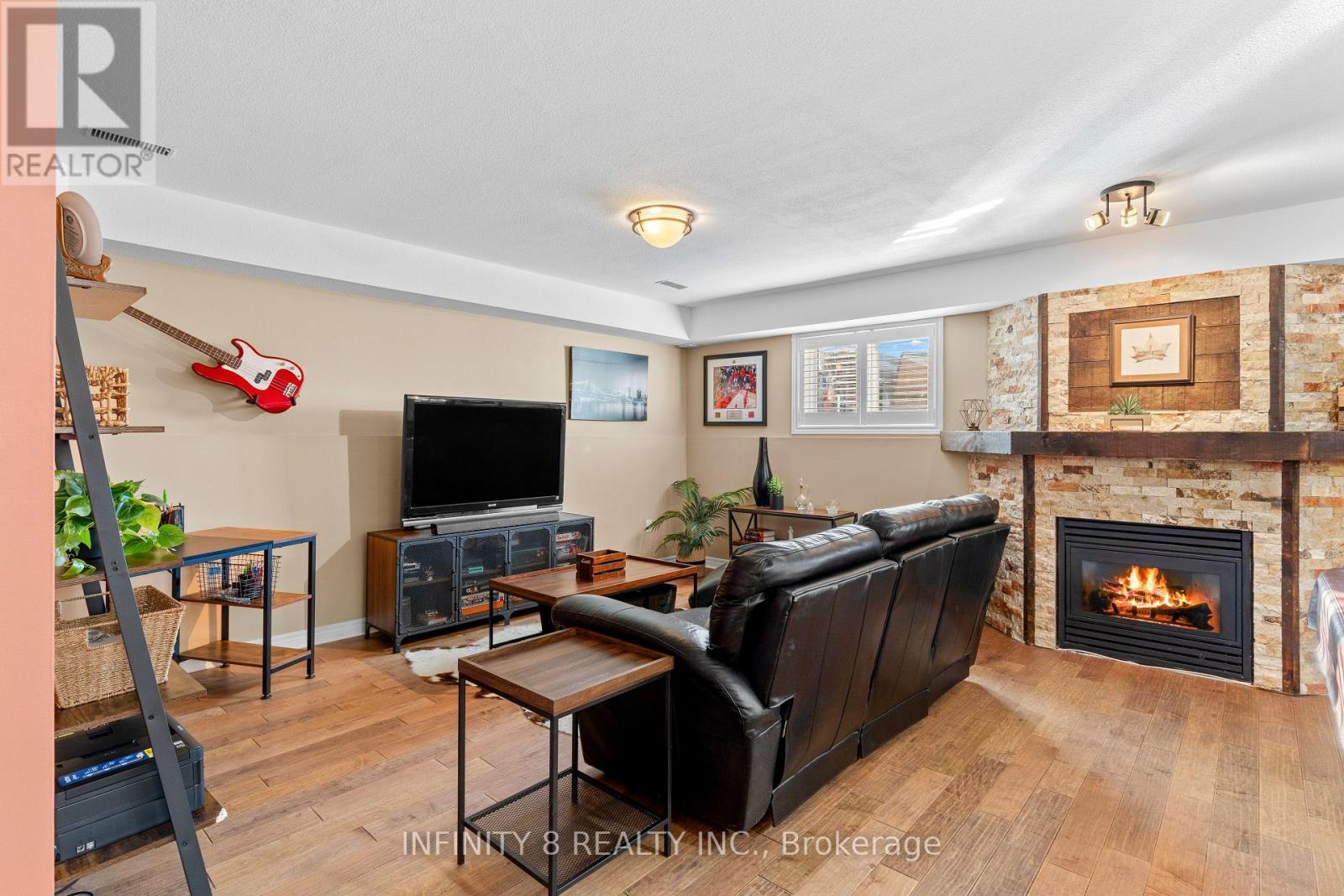 Photo 3 of 7745 Bishop Avenue, Niagara Falls ON