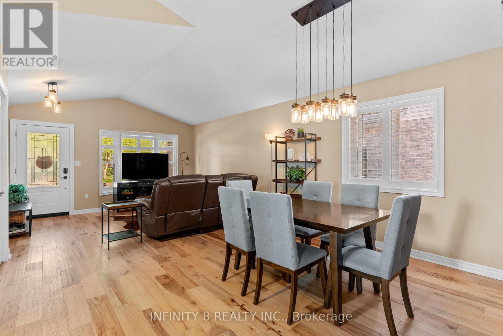 Photo 4 of 7745 Bishop Avenue, Niagara Falls ON