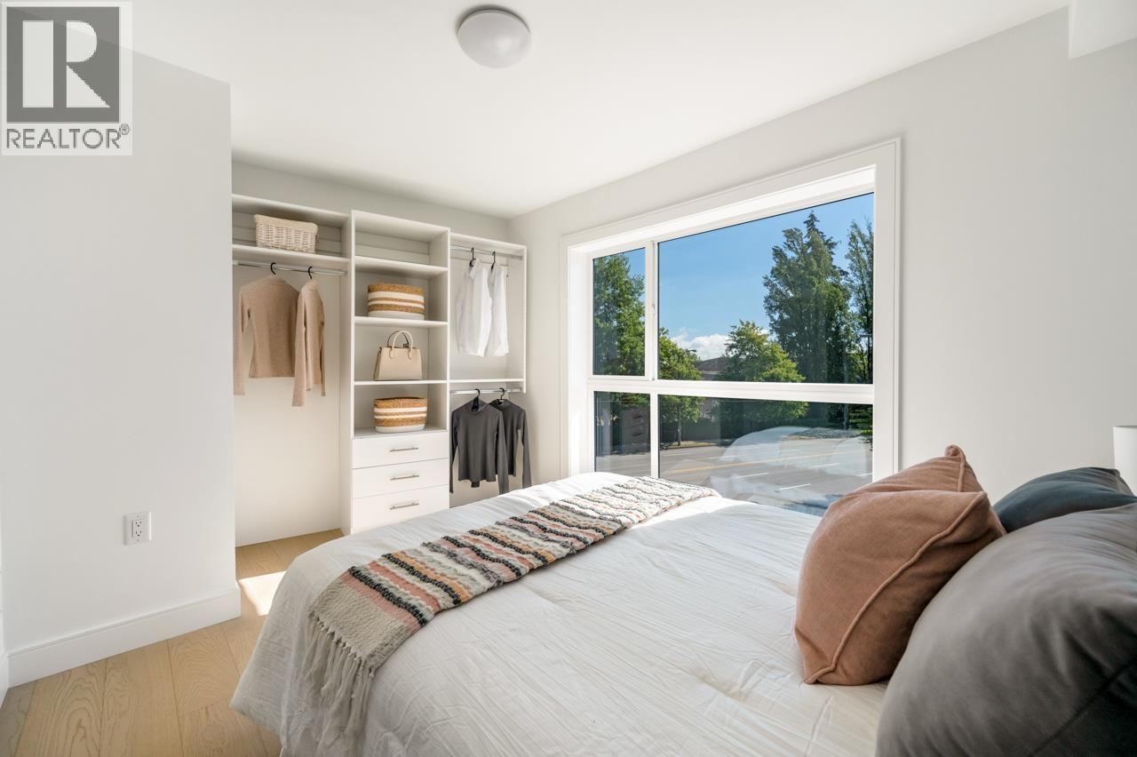 Photo 9 of 7359 Oak Street, Vancouver BC