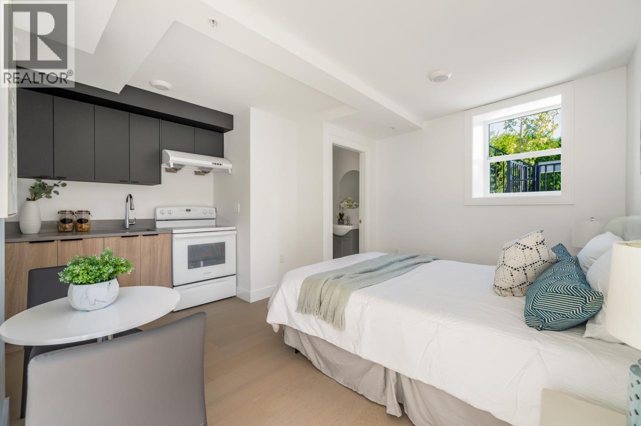 Photo 23 of 7359 Oak Street, Vancouver BC