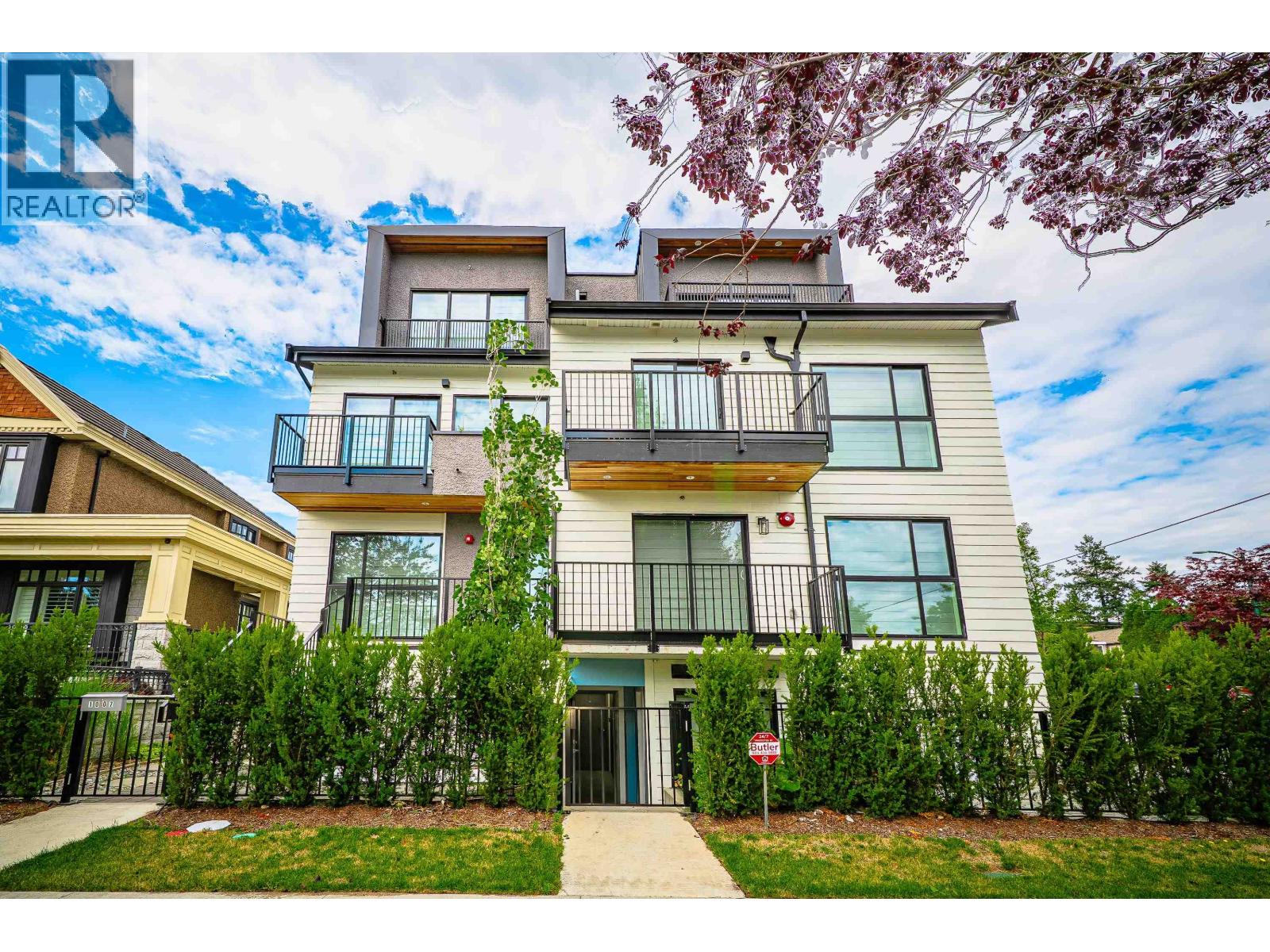 Photo 3 of 7359 Oak Street, Vancouver BC