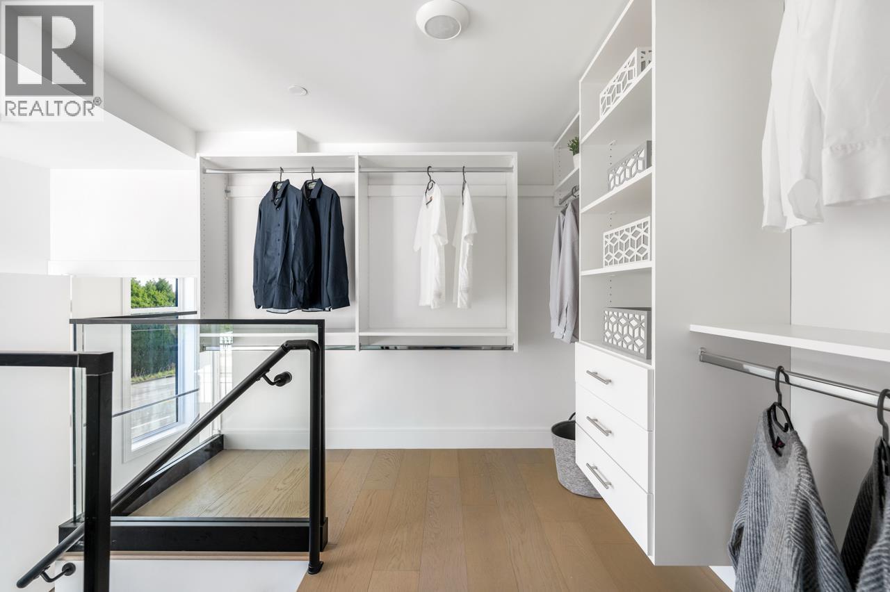 Photo 17 of 7351 Oak Street, Vancouver BC