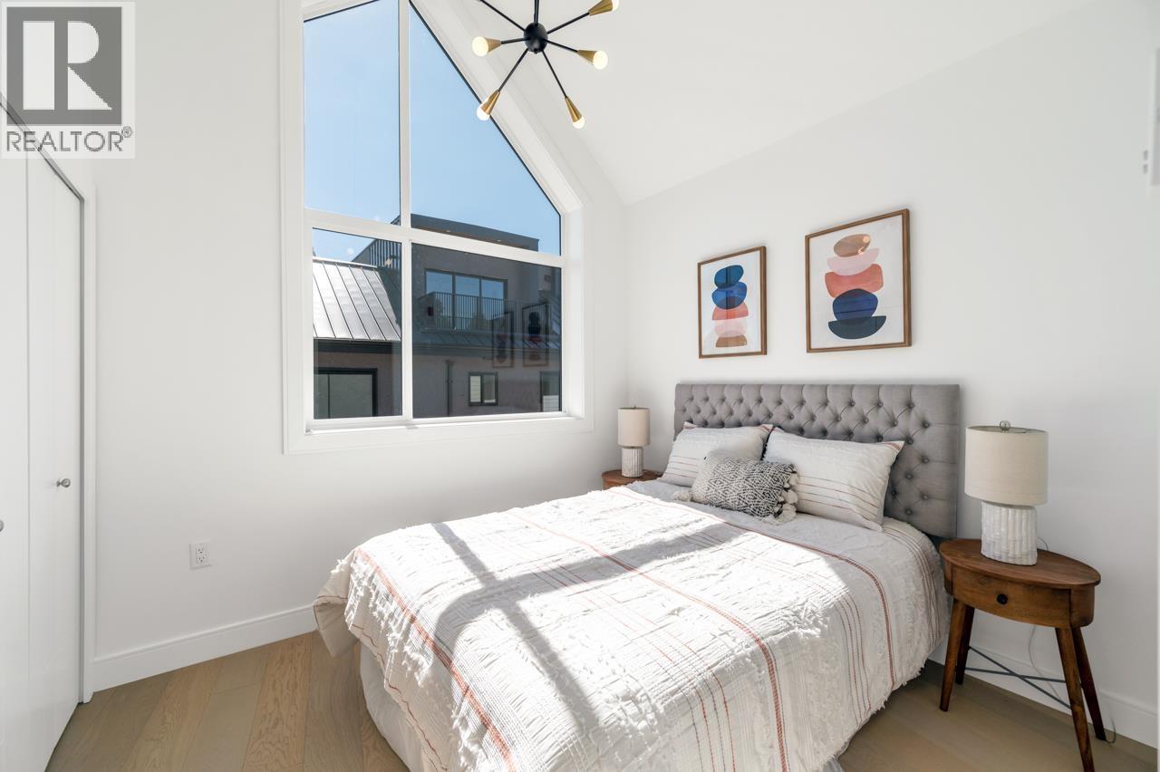 Photo 8 of 7351 Oak Street, Vancouver BC