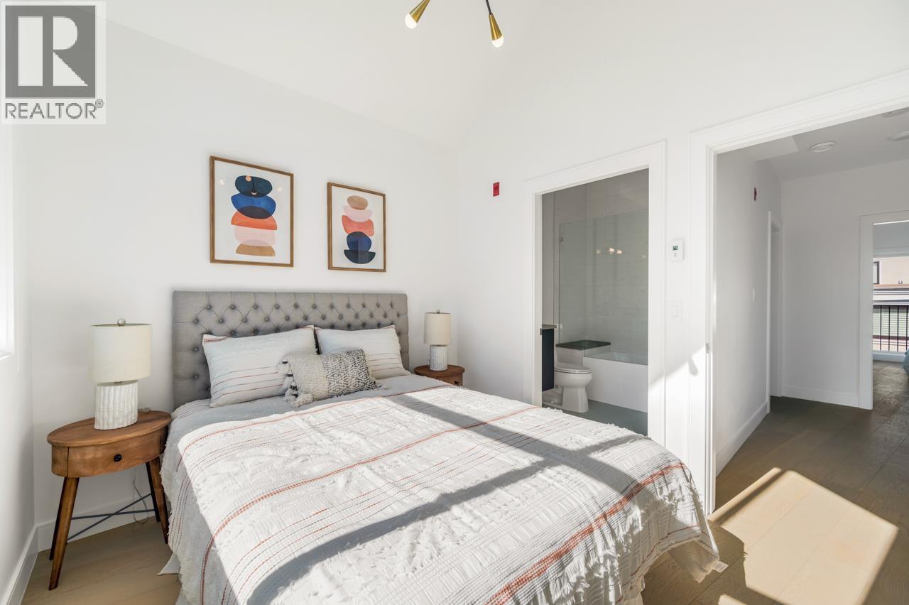 Photo 10 of 7351 Oak Street, Vancouver BC