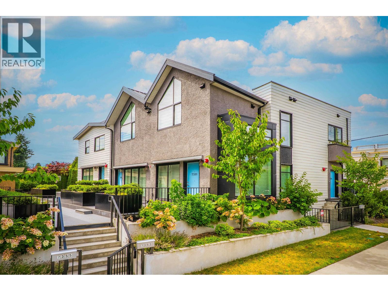 Photo 3 of 7351 Oak Street, Vancouver BC