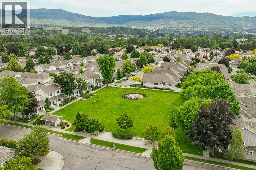 365 665 Cook Road, Kelowna