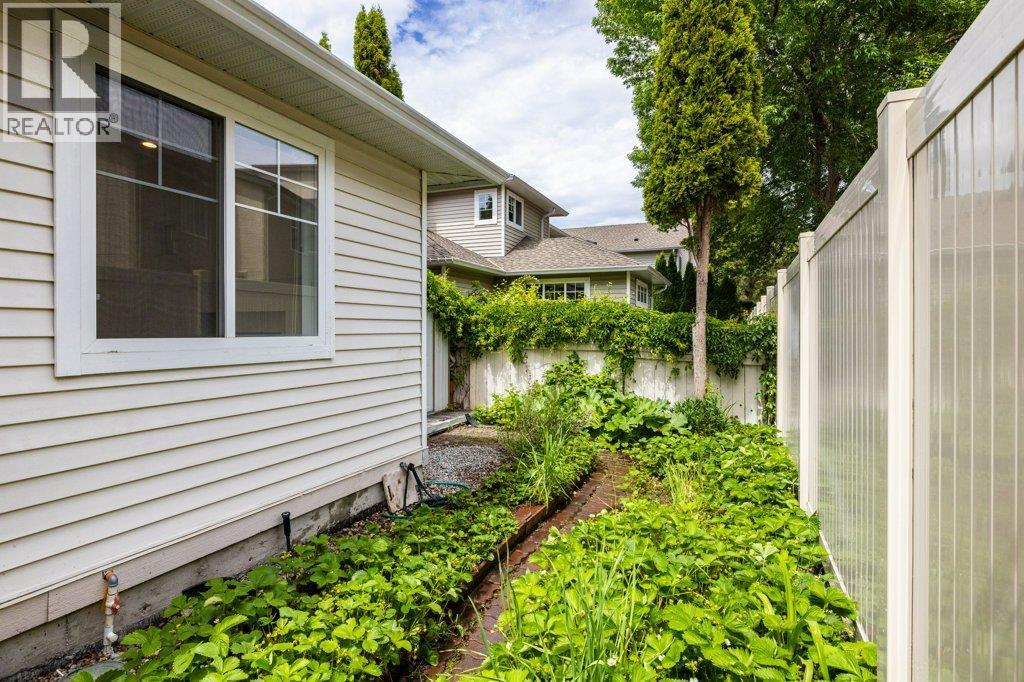 365 665 Cook Road, Kelowna