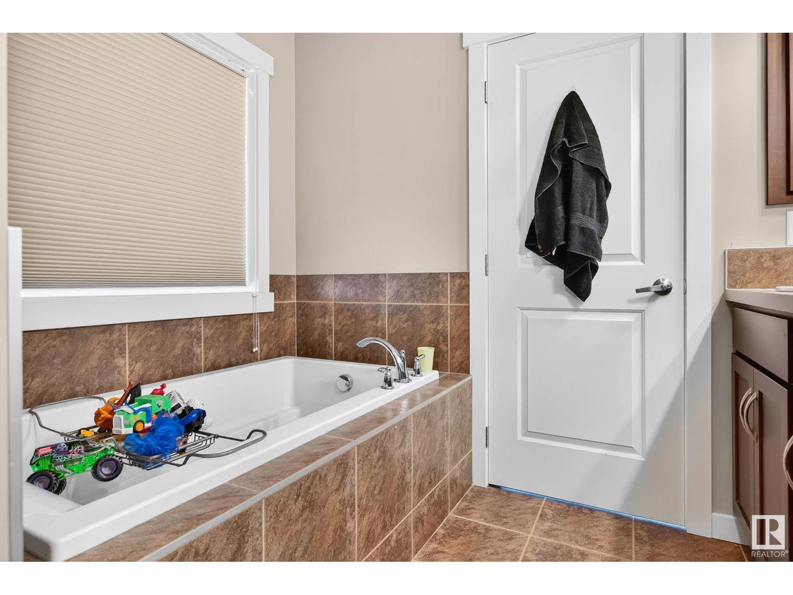 Photo 43 of 237 Sheppard Ci, Leduc AB