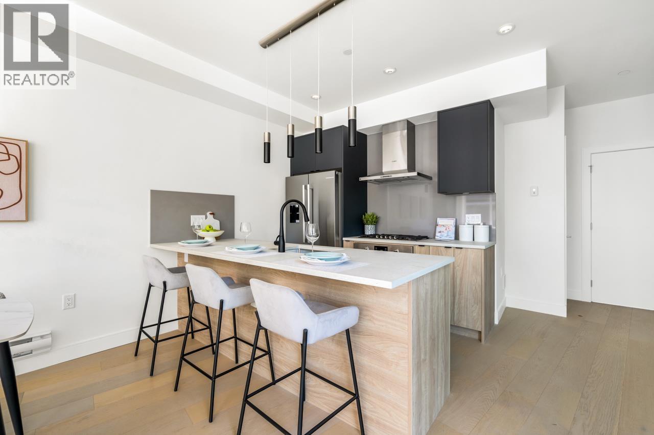 Photo 11 of 7353 Oak Street, Vancouver BC