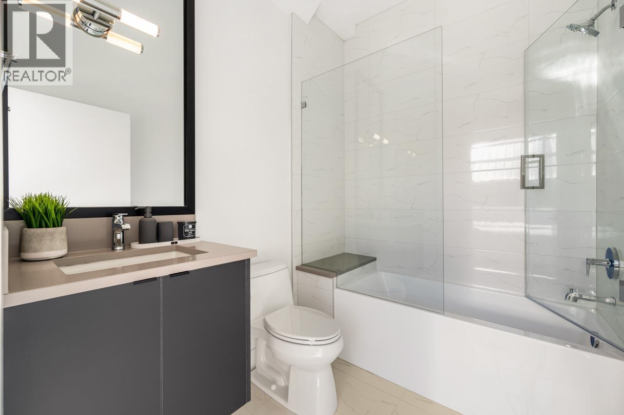 Photo 14 of 7353 Oak Street, Vancouver BC