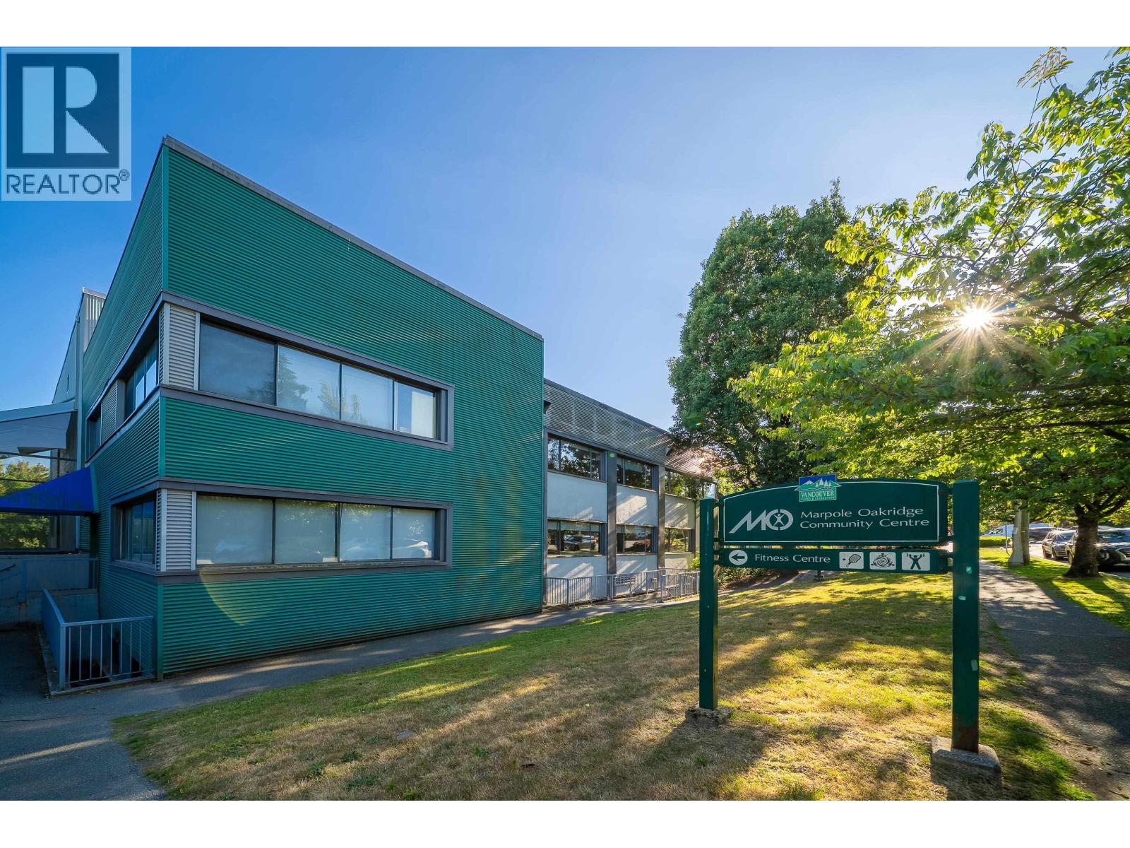 Photo 18 of 7353 Oak Street, Vancouver BC