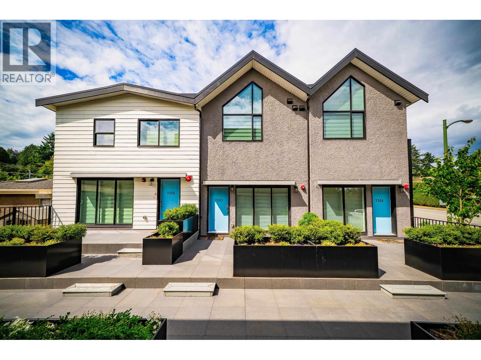 Photo 2 of 7353 Oak Street, Vancouver BC