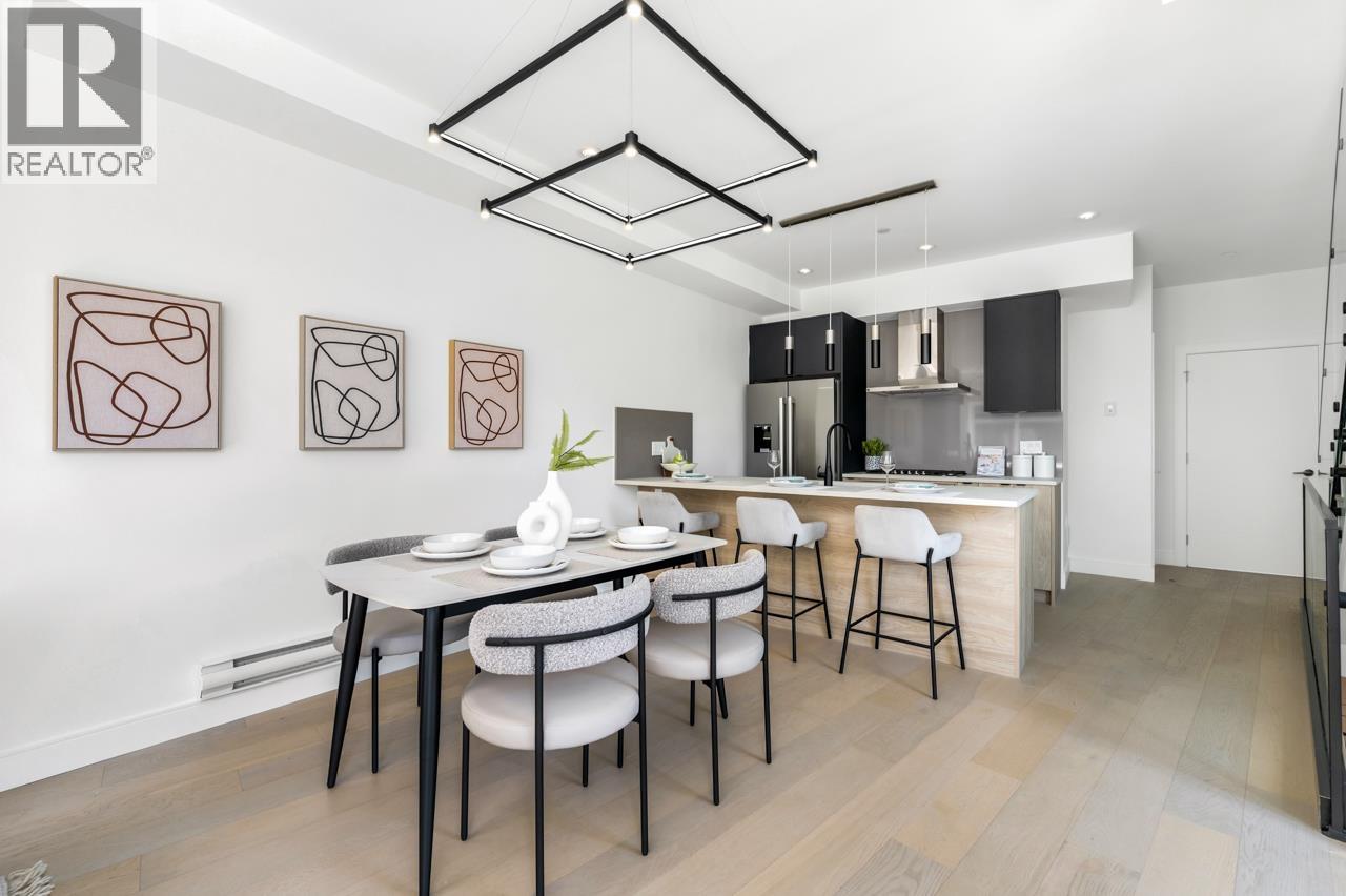 Photo 9 of 7353 Oak Street, Vancouver BC