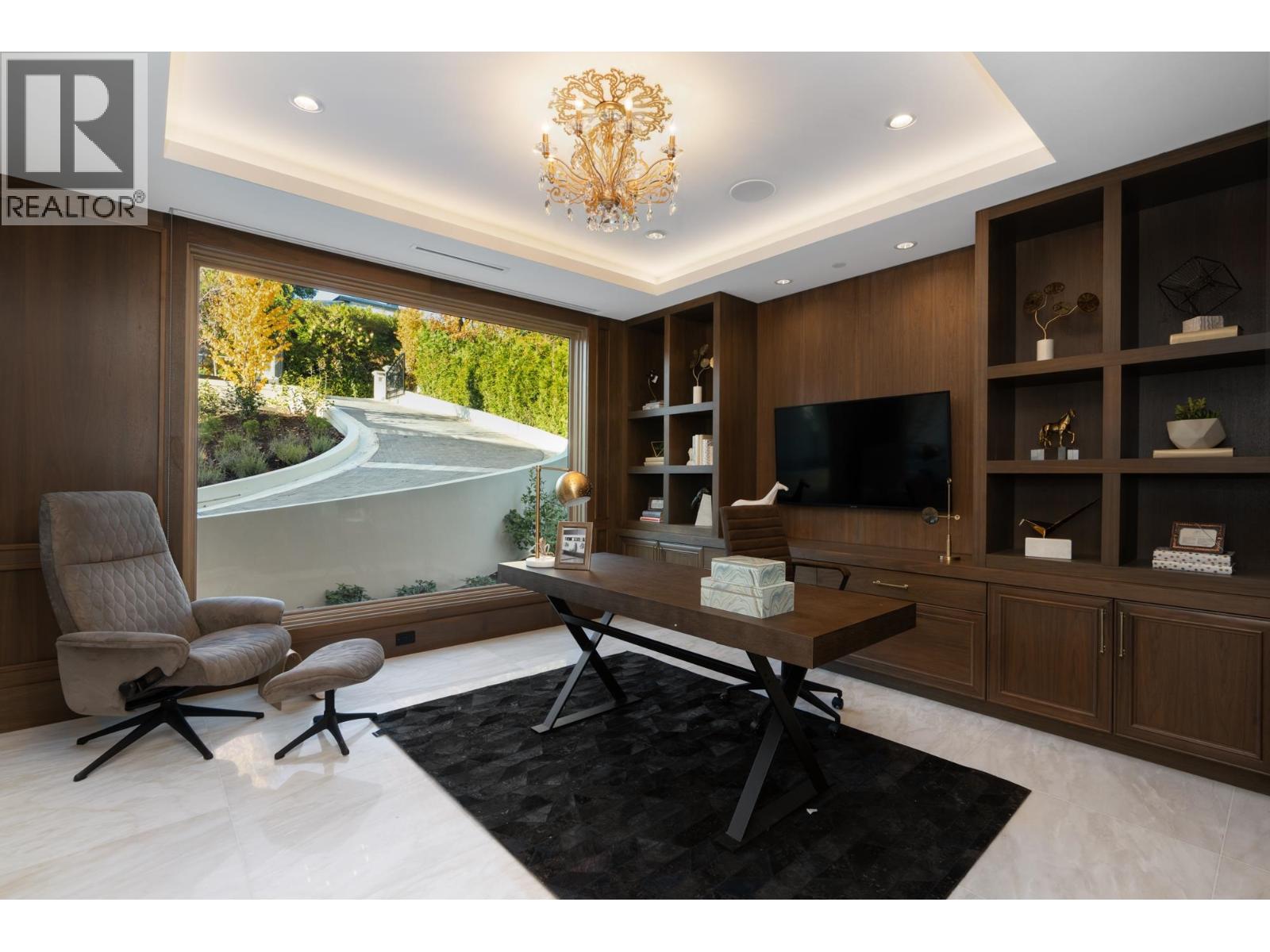 Photo 2 of 1022 Eyremount Drive, West Vancouver BC