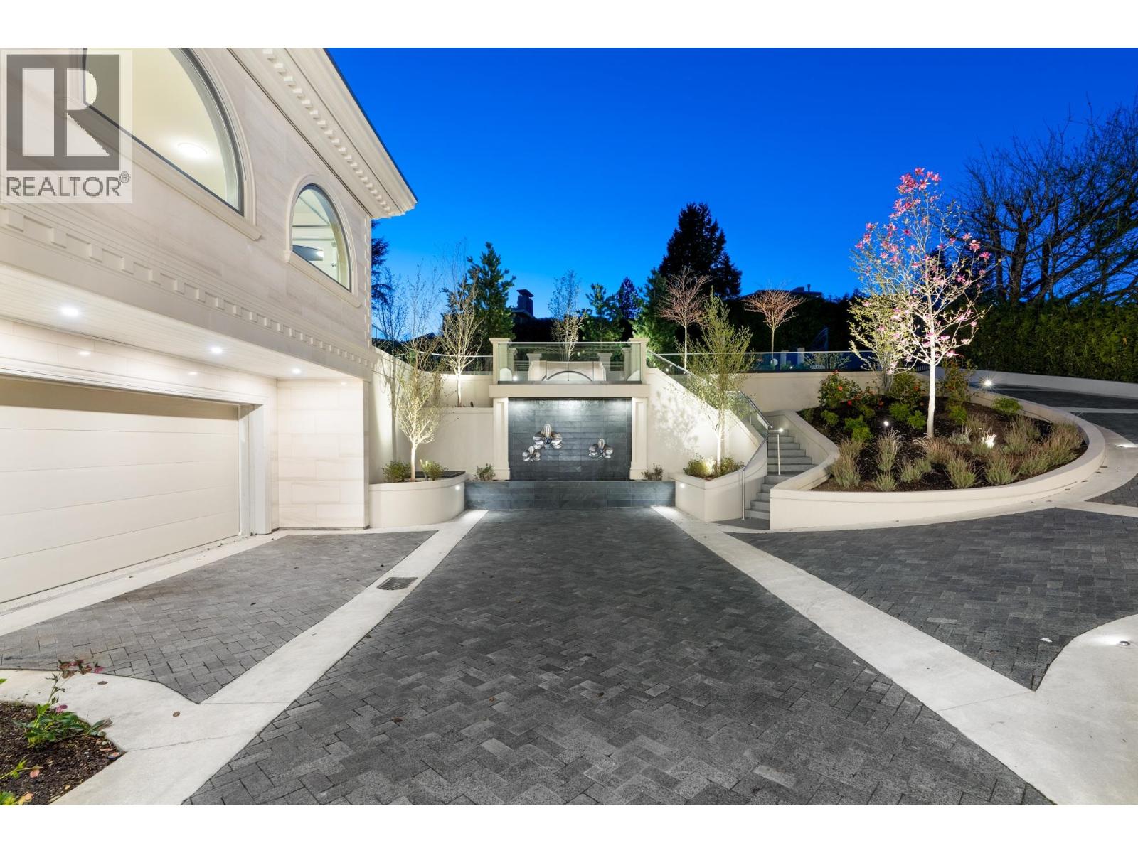 Photo 20 of 1022 Eyremount Drive, West Vancouver BC