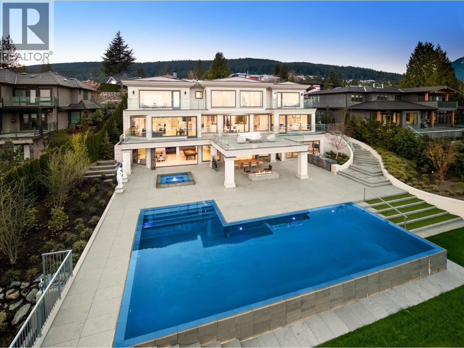 Photo 19 of 1022 Eyremount Drive, West Vancouver BC