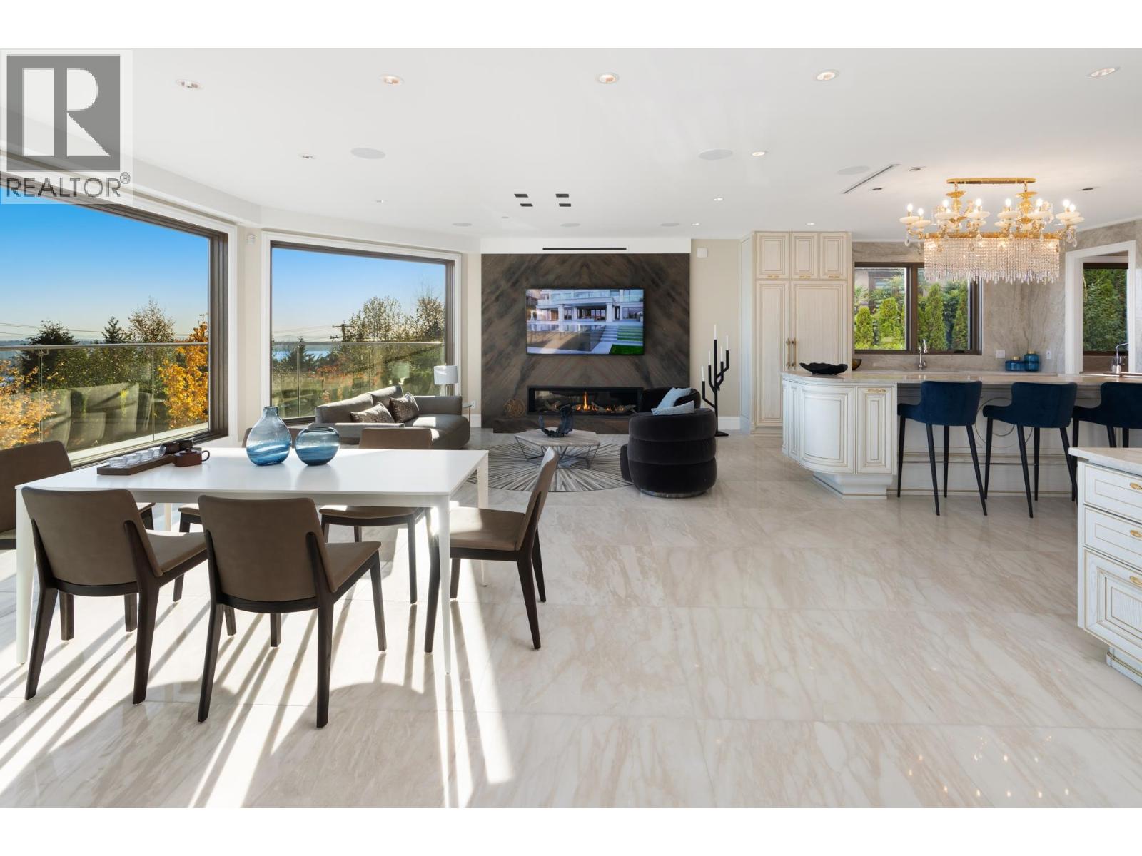 Photo 25 of 1022 Eyremount Drive, West Vancouver BC