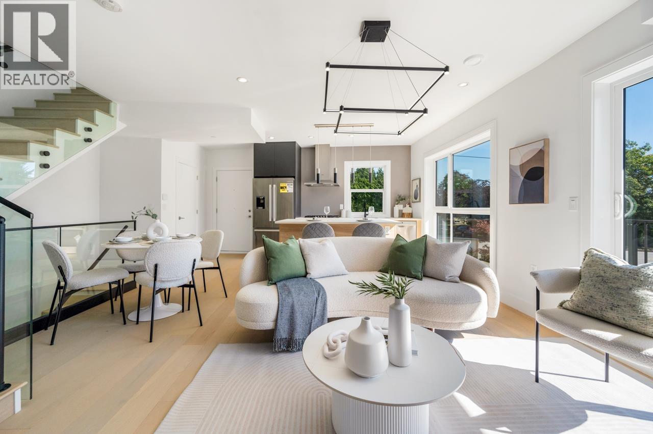 Photo 10 of 7357 Oak Street, Vancouver BC