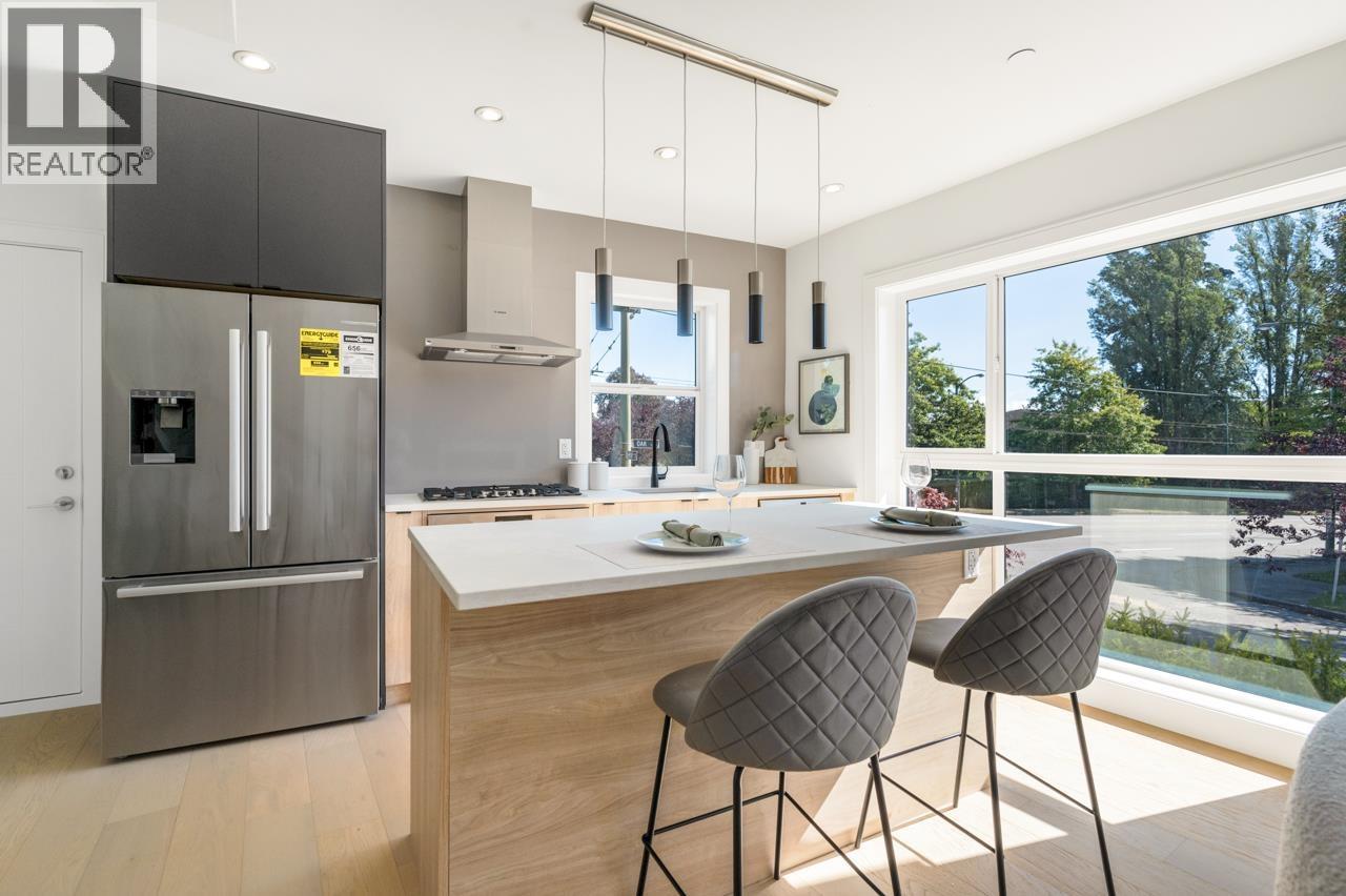 Photo 12 of 7357 Oak Street, Vancouver BC