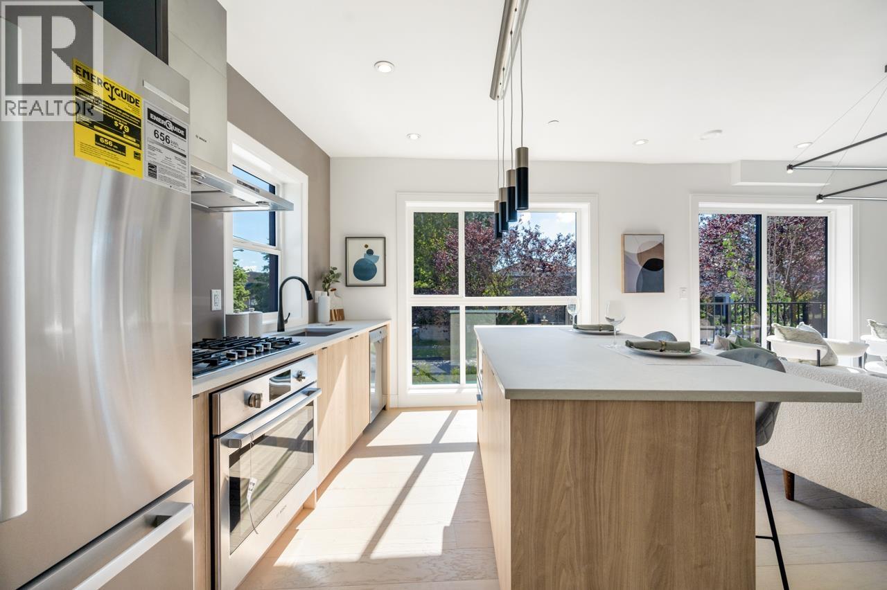Photo 11 of 7357 Oak Street, Vancouver BC