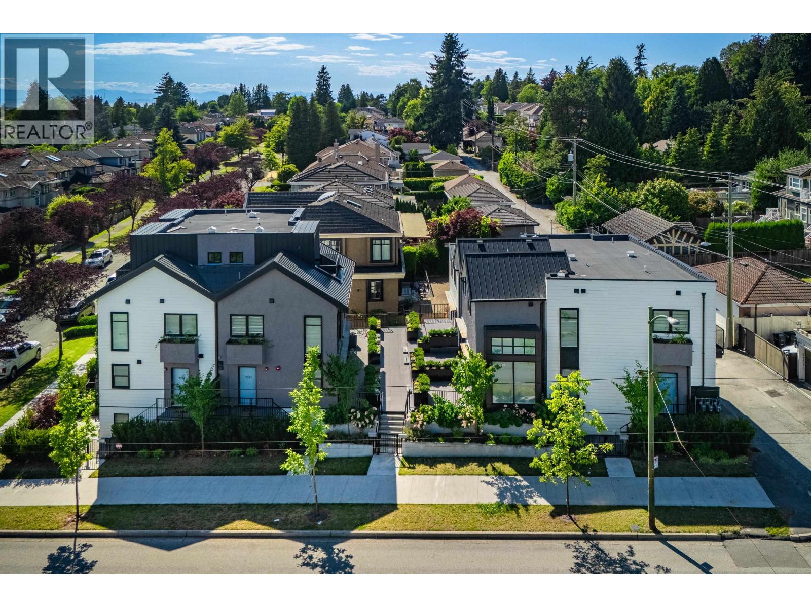 Photo 16 of 7357 Oak Street, Vancouver BC