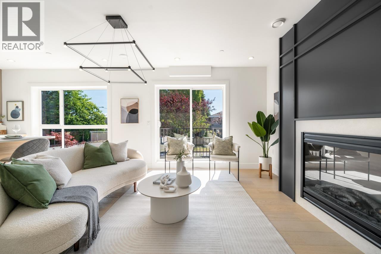 Photo 9 of 7357 Oak Street, Vancouver BC