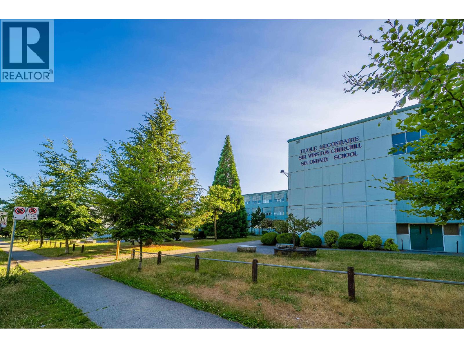 Photo 18 of 7357 Oak Street, Vancouver BC