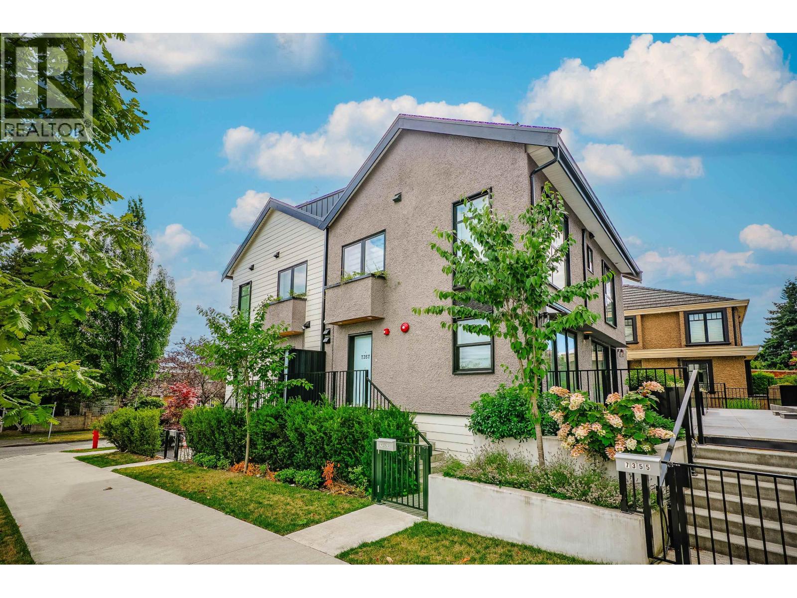 Photo 5 of 7357 Oak Street, Vancouver BC
