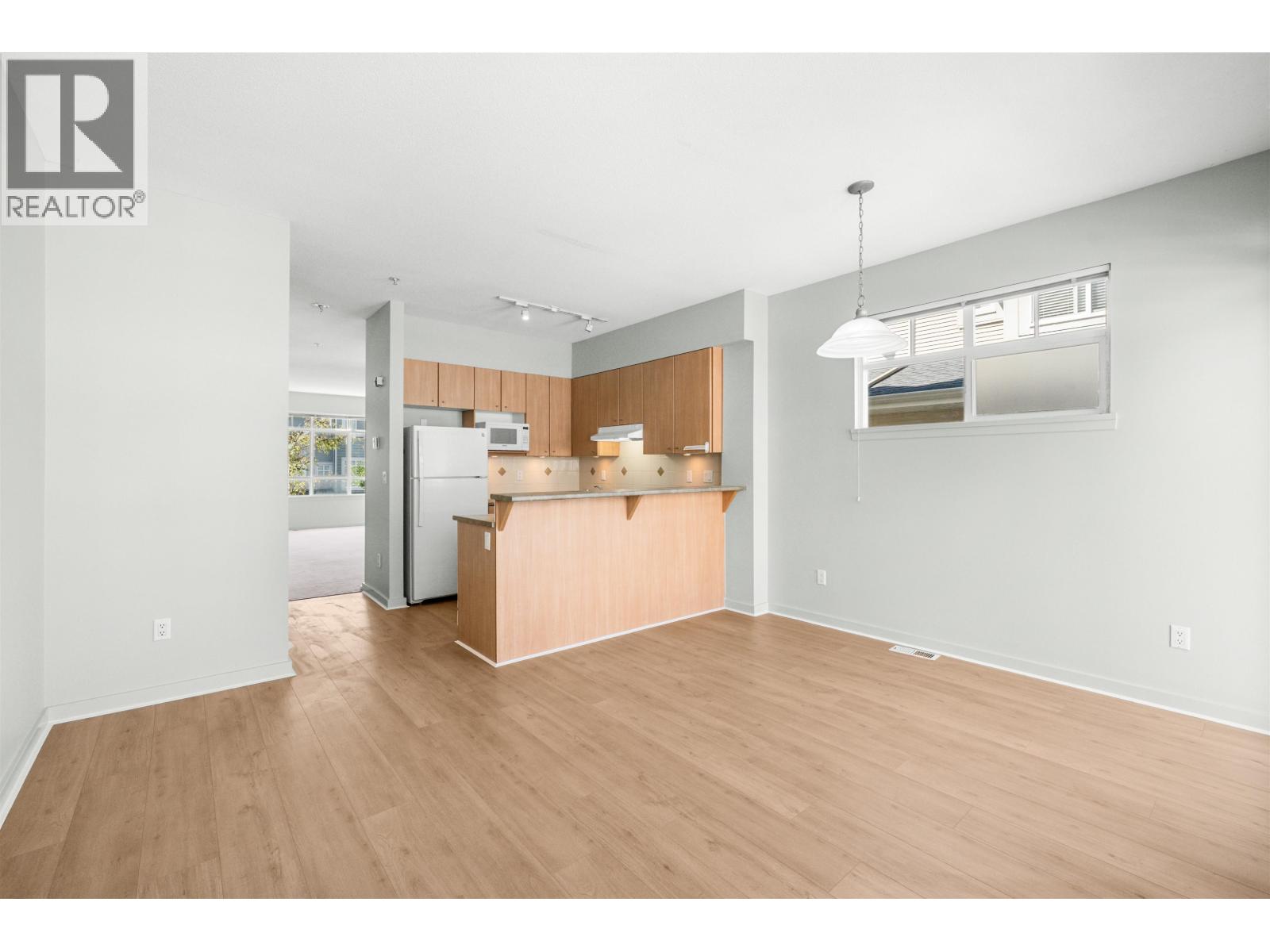 Photo 8 of 3265 Clermont Mews, Vancouver BC