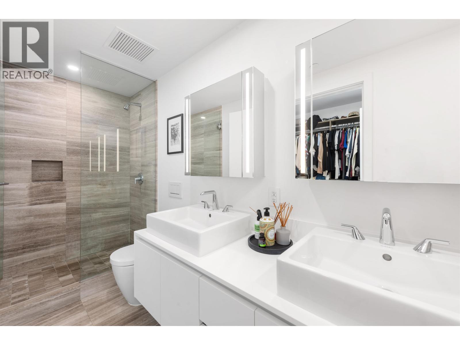Photo 14 of 3906 1480 Howe Street, Vancouver BC