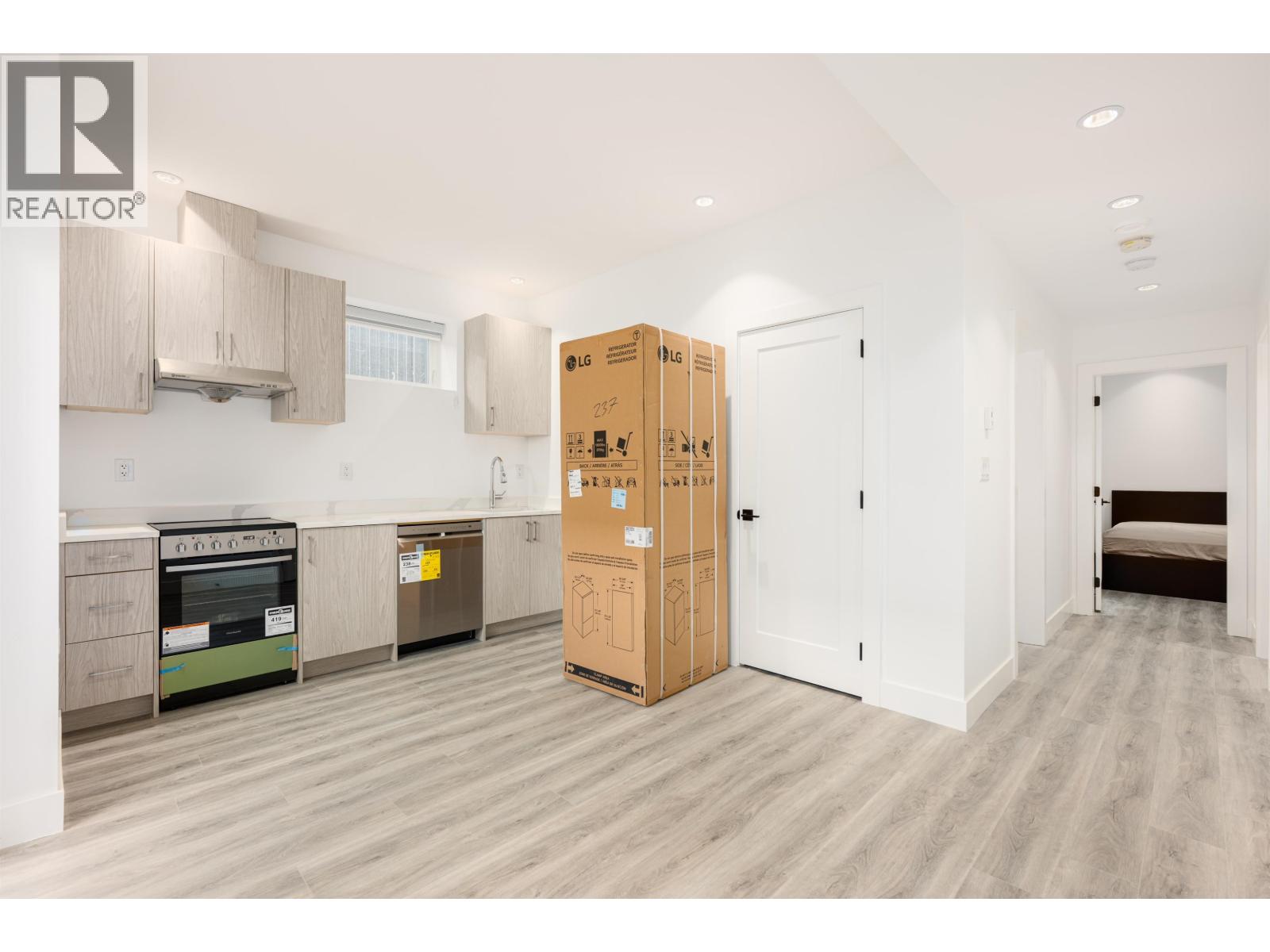 Photo 5 of 5469 Nelson Avenue, Burnaby BC